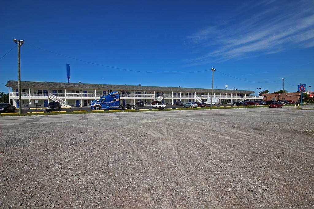 Motel 6-Lima, Oh Luaran gambar
