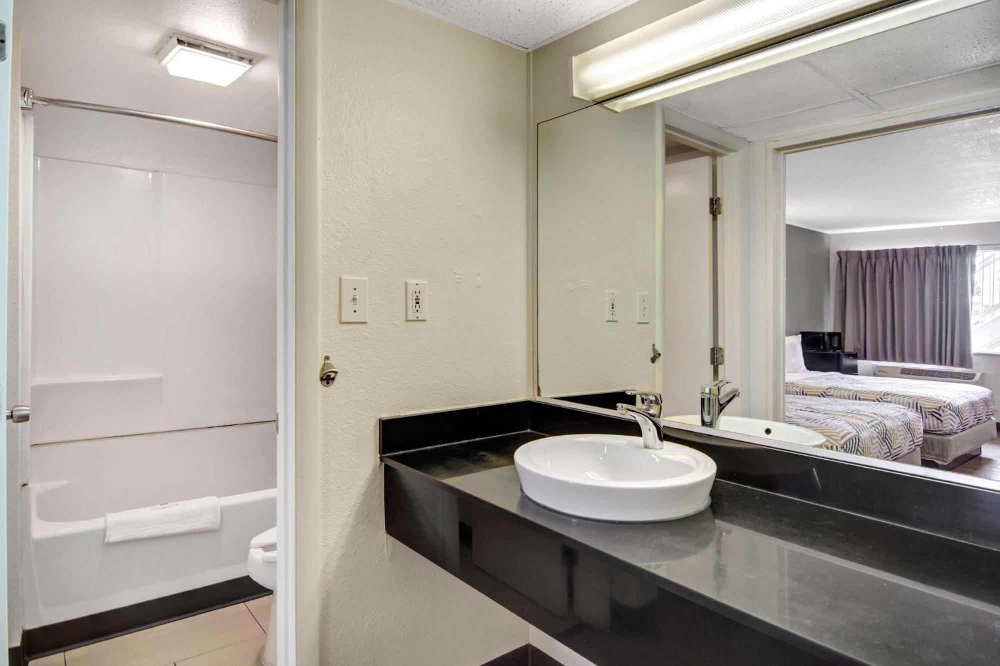 Motel 6-Lima, Oh Luaran gambar