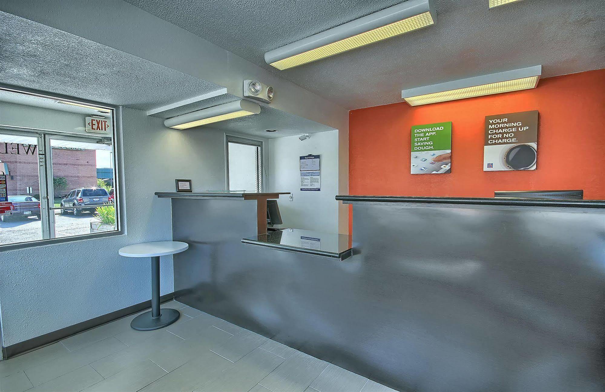 Motel 6-Lima, Oh Luaran gambar